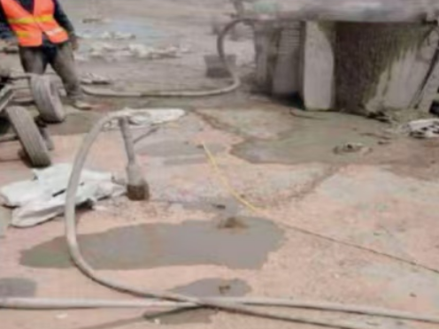 临邑水泥混凝土路面板底注浆技术 路面脱空注浆整治方案